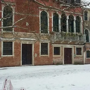 ca-sardi.hotelinveneto.com/