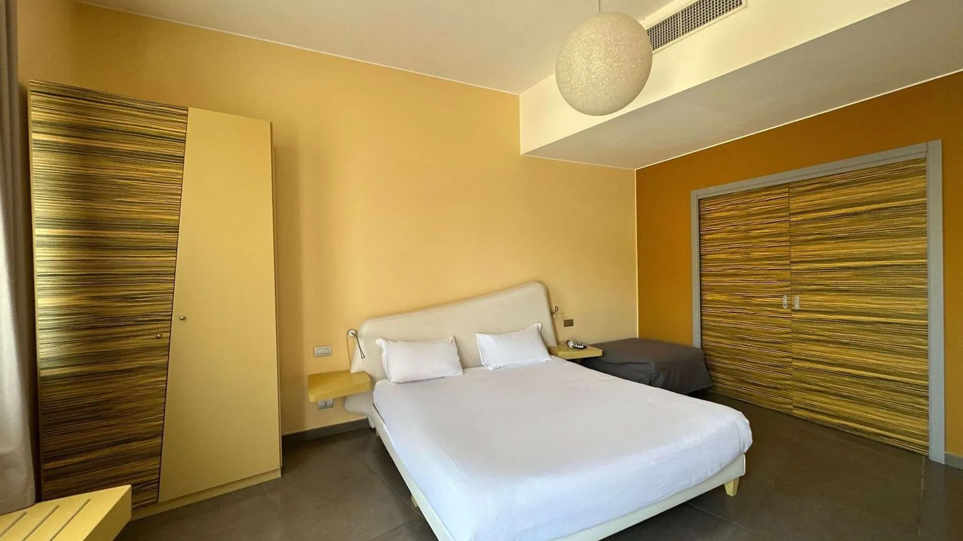 Hotel Ibis Styles Catania Acireale 4*,